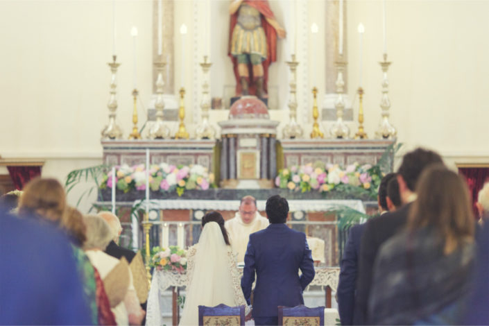 Sposi all'altare matrimonio religioso Sicilia